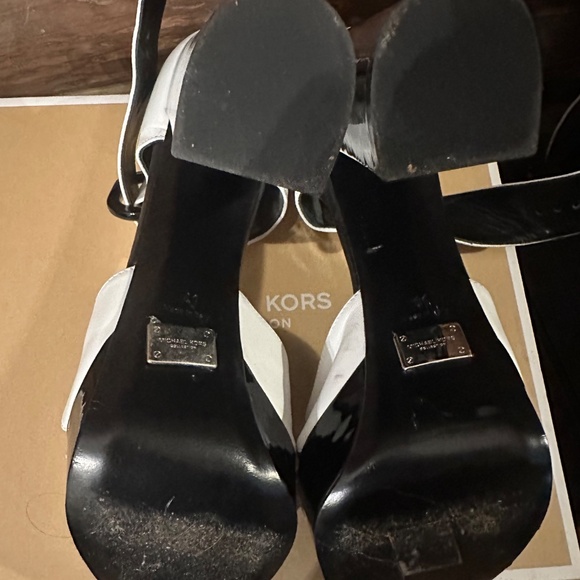 Michael Kors Nellie Runway shoes - Picture 5 of 5